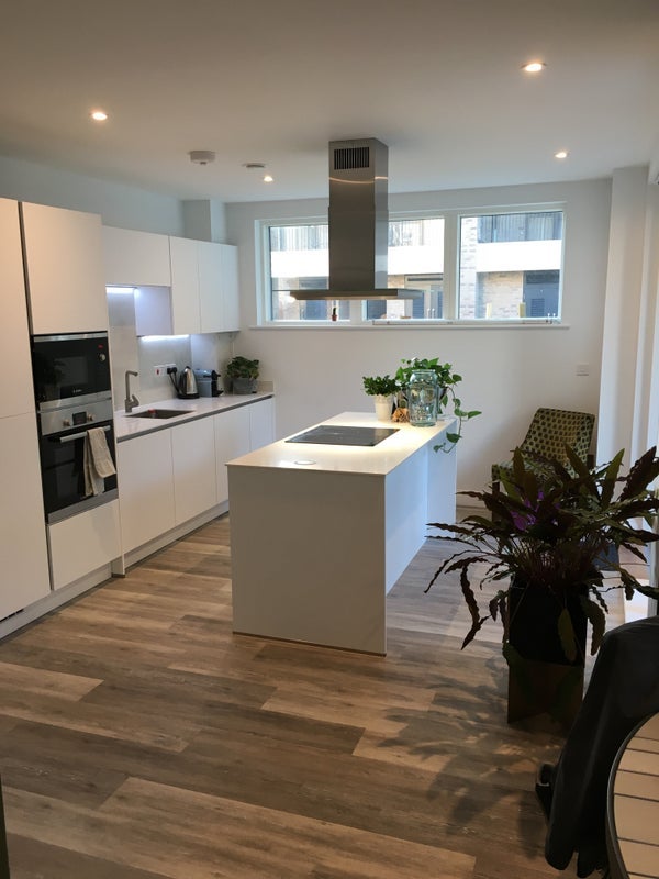 Room Scena Way in Greater London