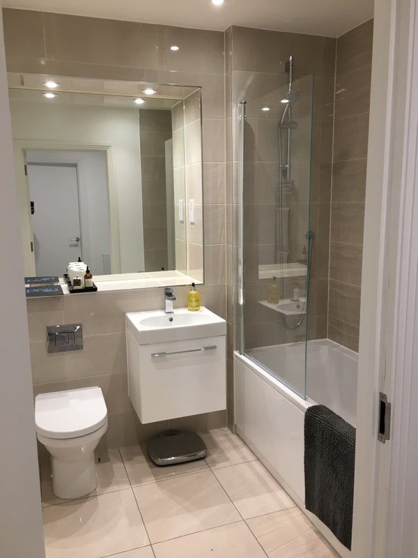 Room Scena Way in Greater London