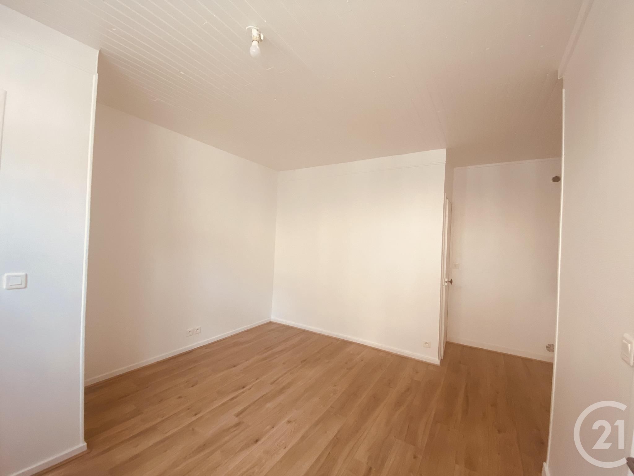 Flat Rue Saint-Nicolas in Neauphle-le-Château