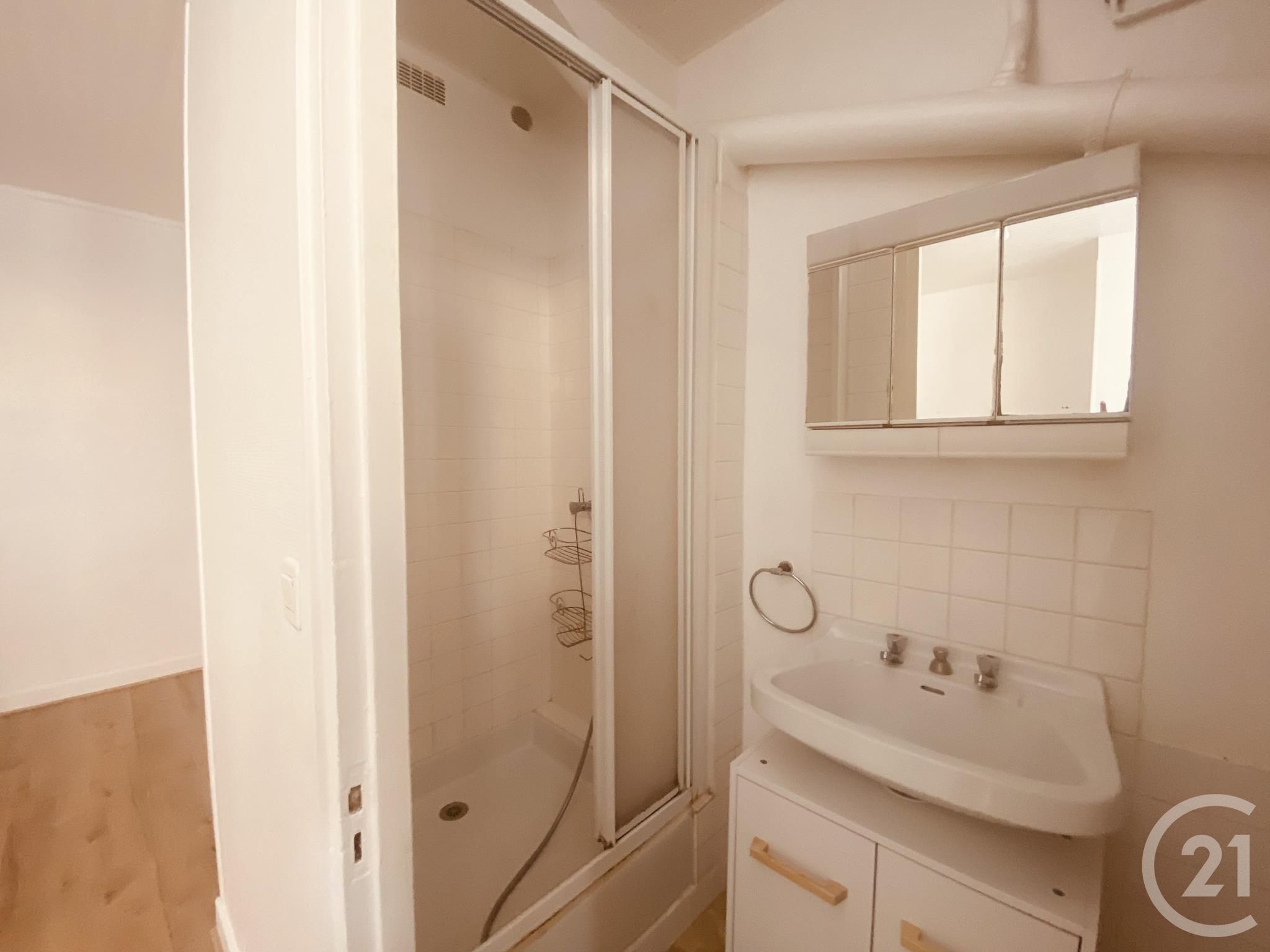 Flat Rue Saint-Nicolas in Neauphle-le-Château