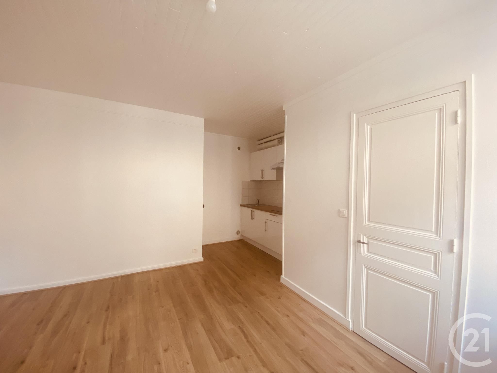 Flat Rue Saint-Nicolas in Neauphle-le-Château