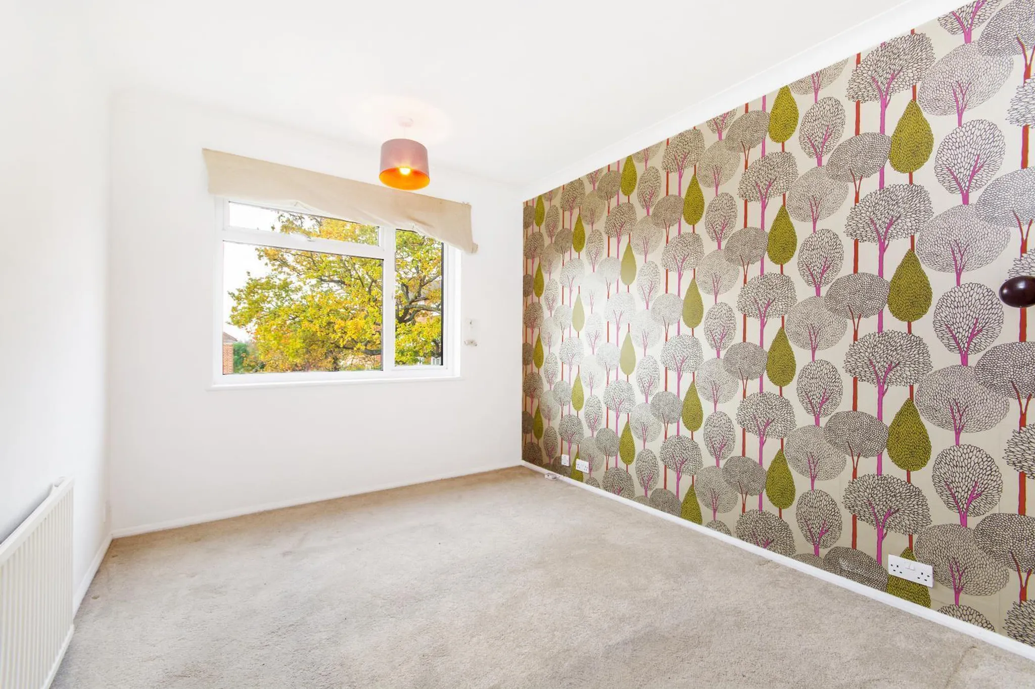 Flat Norwood Park Road in Greater London