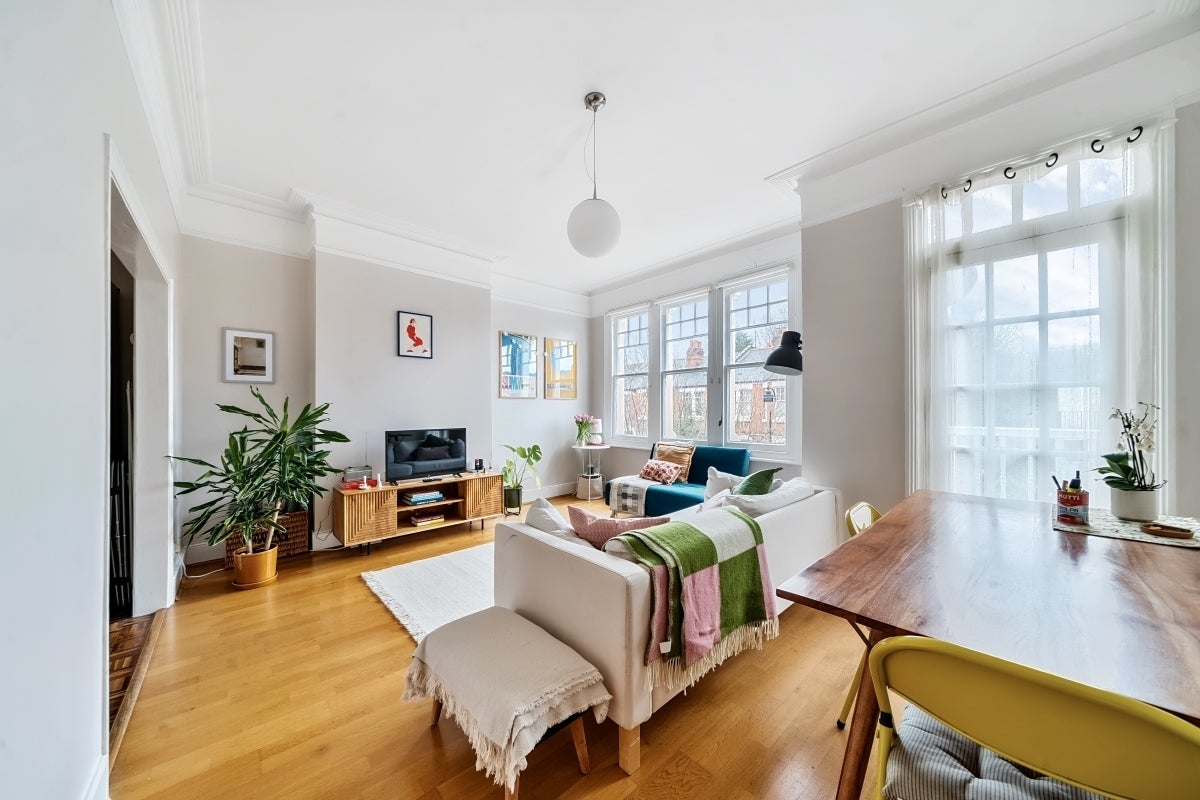 Flat Rathcoole Gardens in Greater London