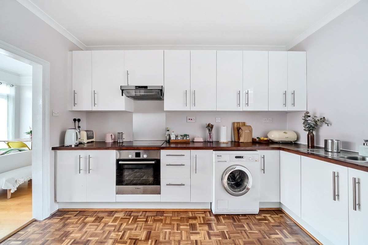 Flat Rathcoole Gardens in Greater London
