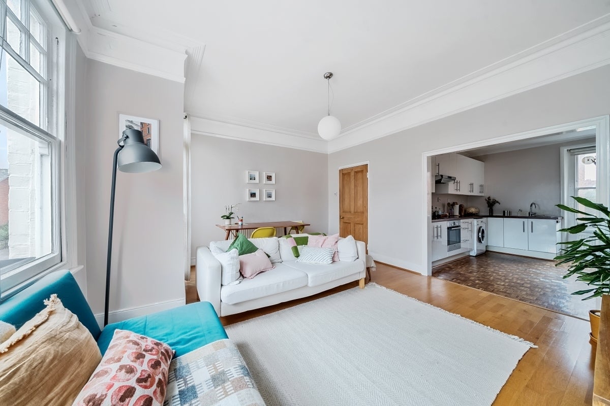 Flat Rathcoole Gardens in Greater London