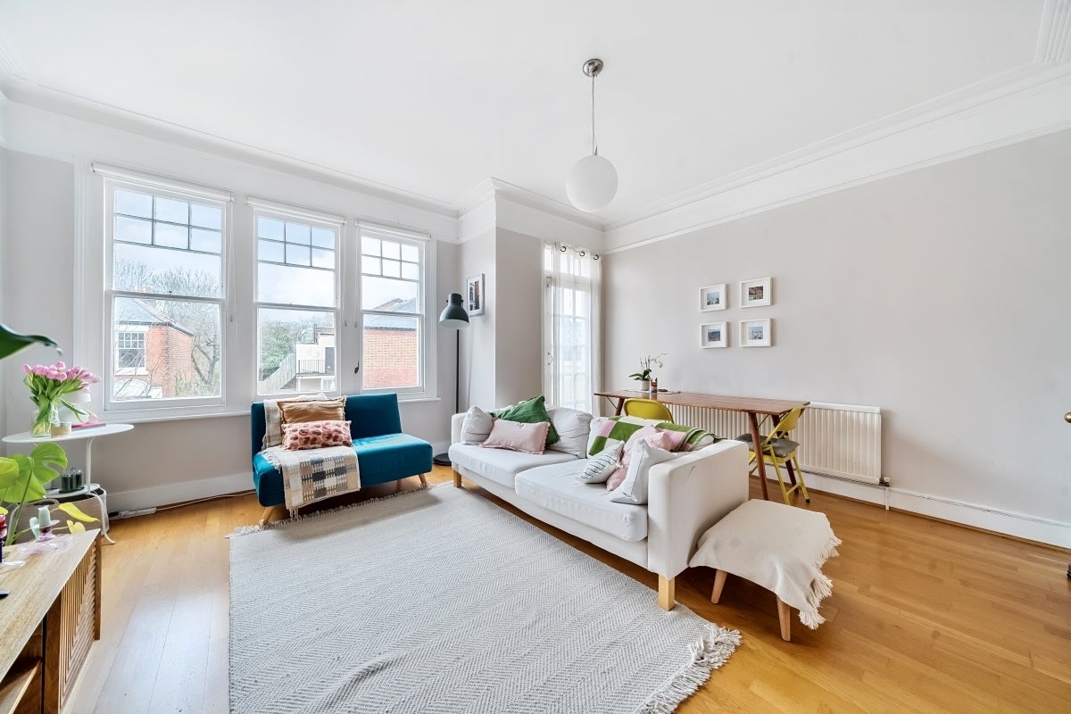 Flat Rathcoole Gardens in Greater London