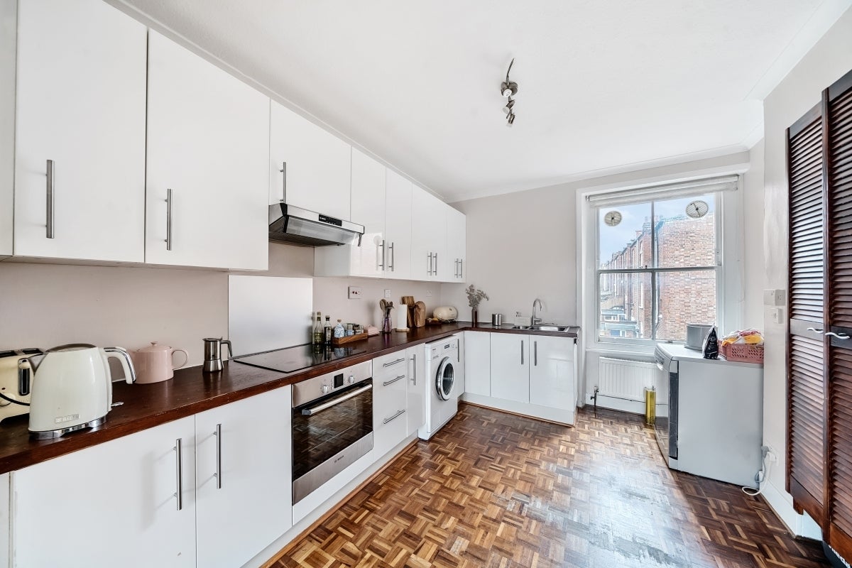 Flat Rathcoole Gardens in Greater London