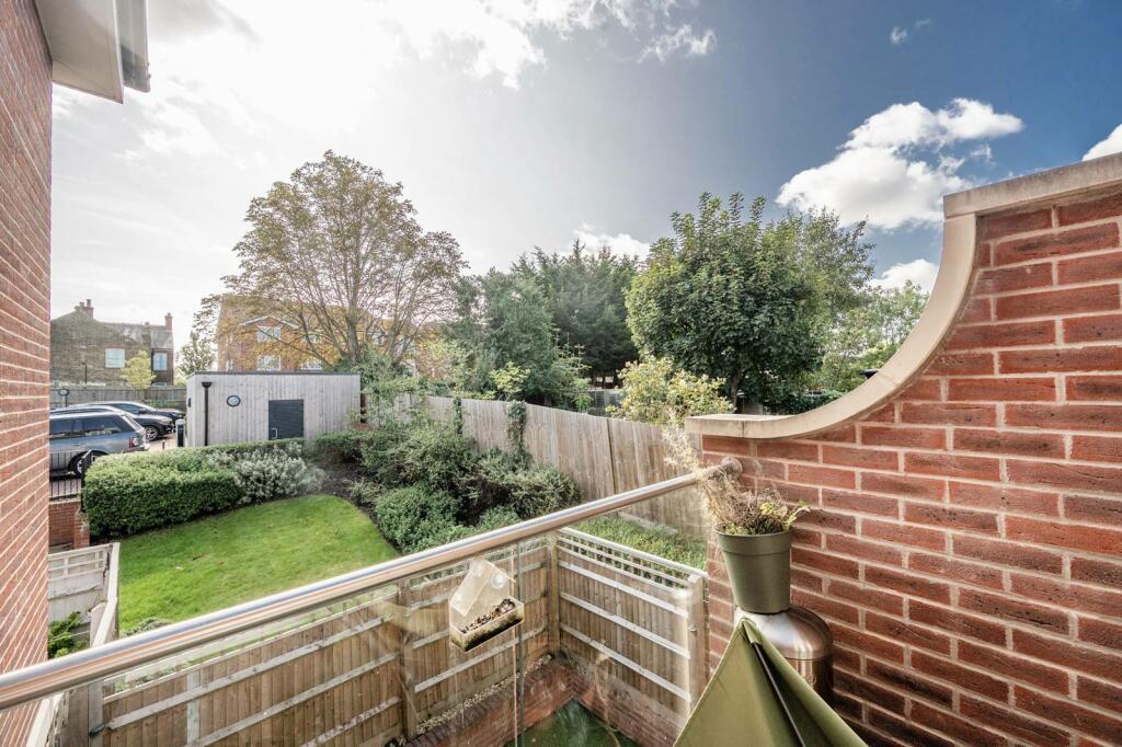 Flat Cunningham Park in Greater London