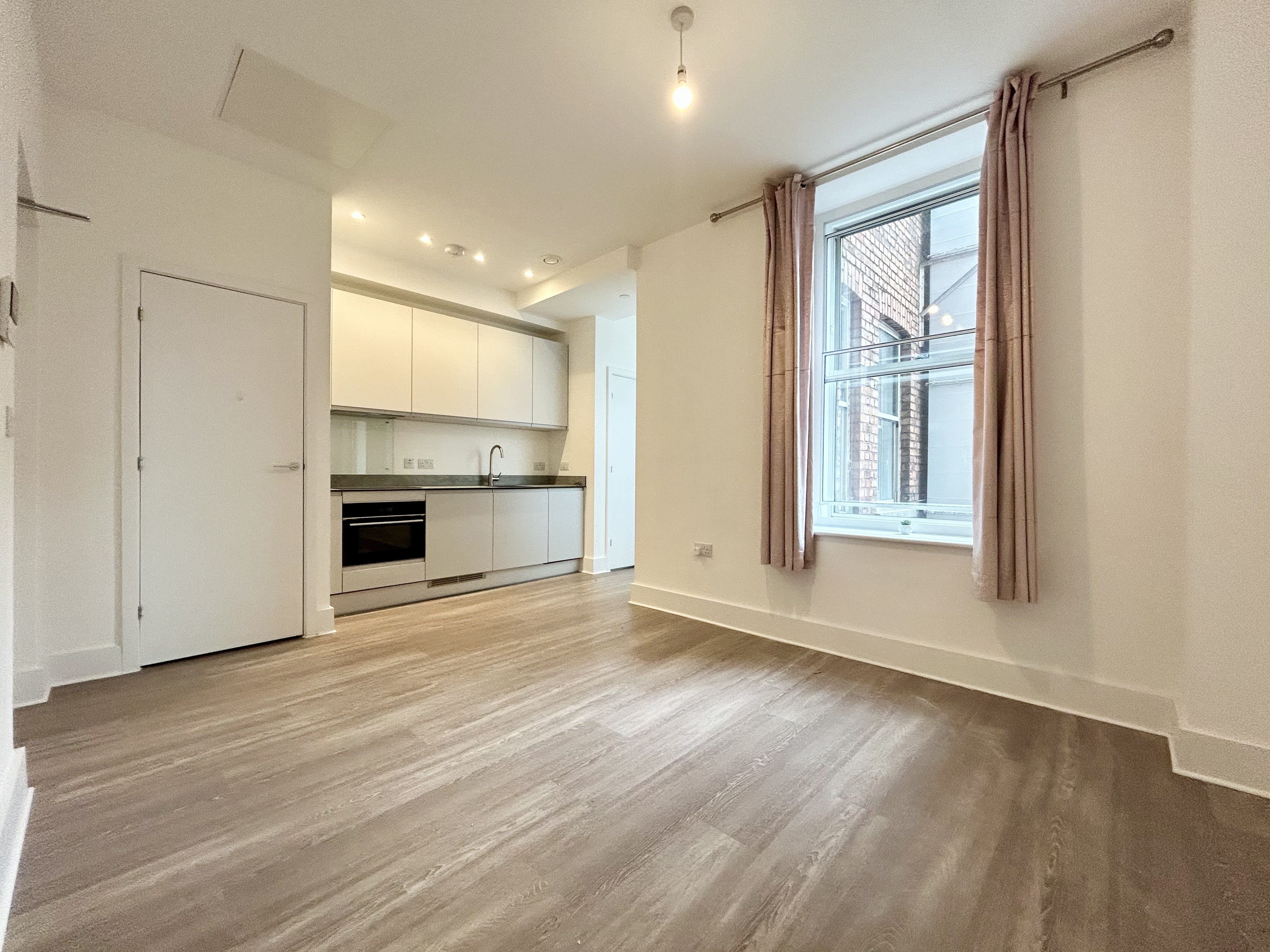 Flat Baldwin Street in Bristol