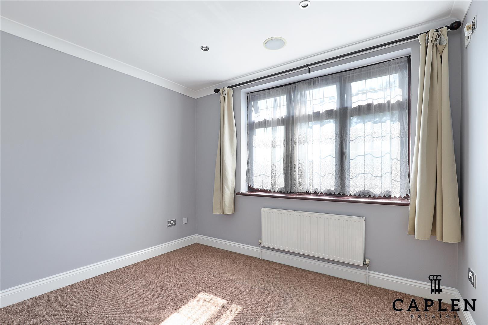 Room Palmerston Road in Epping Forest
