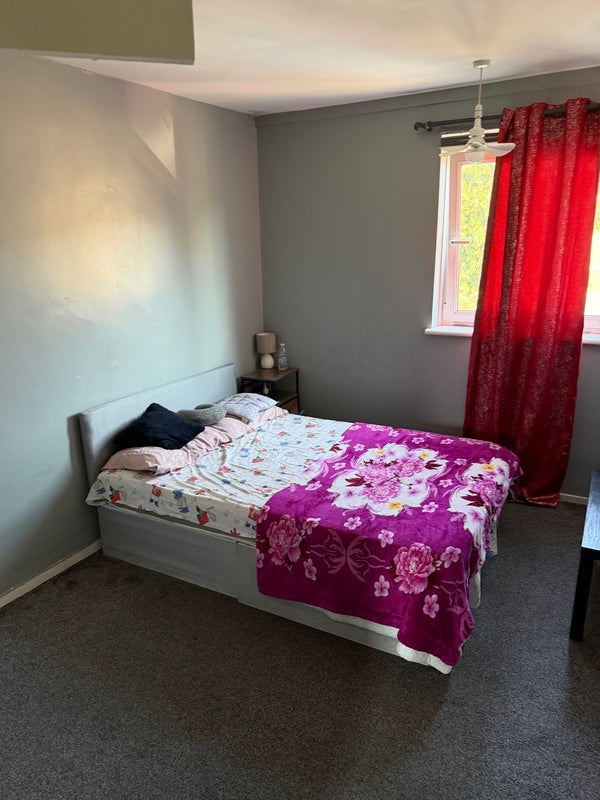 Room Woodhurst Road in Greater London