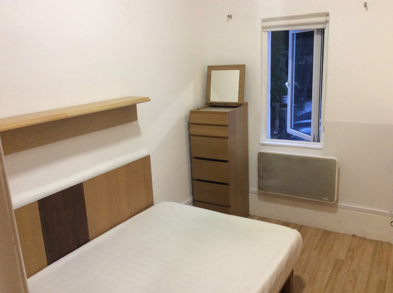 Room Wildcroft Road in Greater London