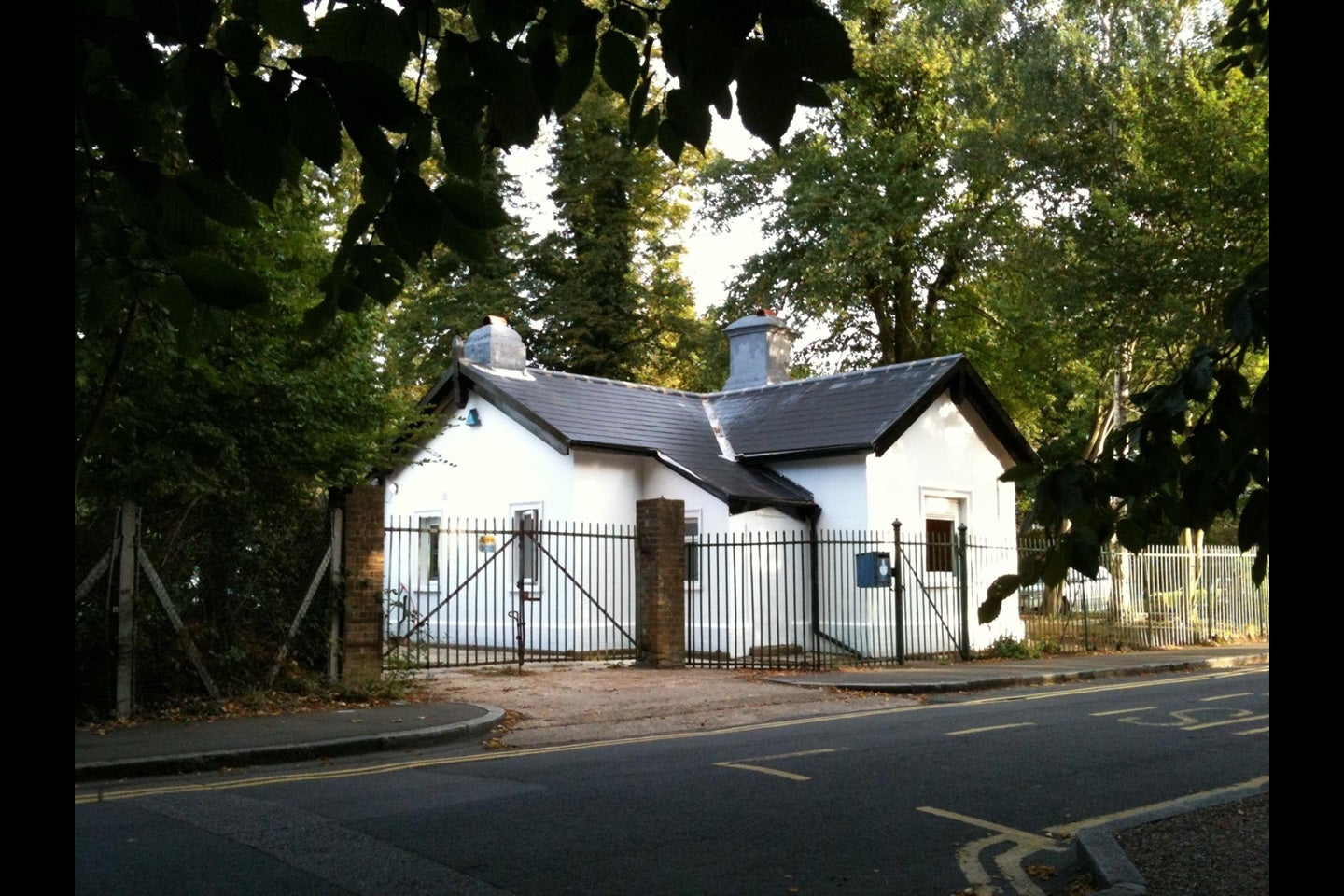 Room Wildcroft Road in Greater London