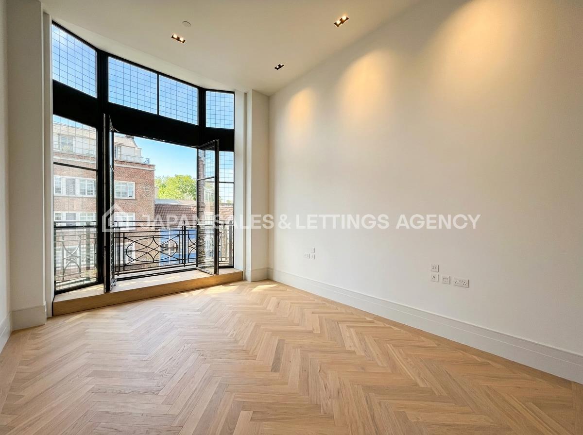 Flat Queensway in City of Westminster