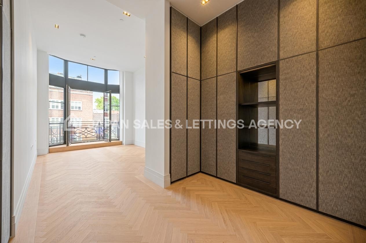 Flat Queensway in City of Westminster