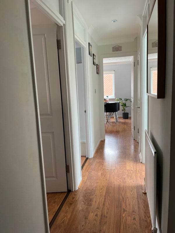 Room Sadler Close in Greater London