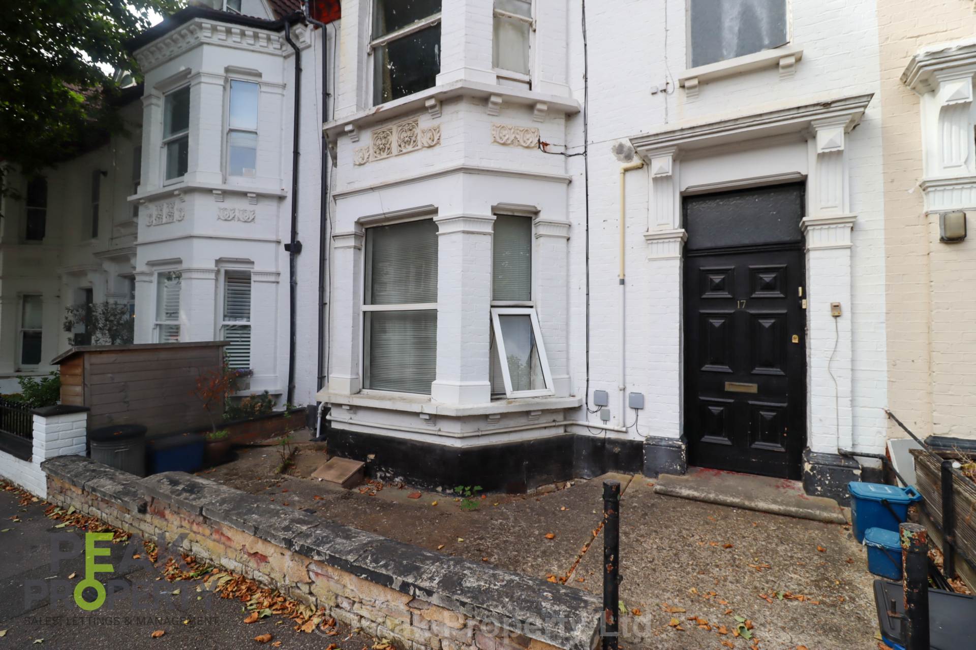 Flat Marine Avenue in Southend-on-Sea