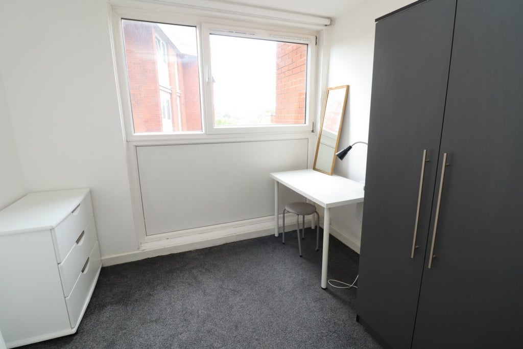 Room Globe Road in Greater London