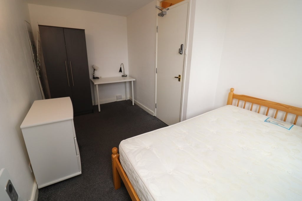 Room Globe Road in Greater London