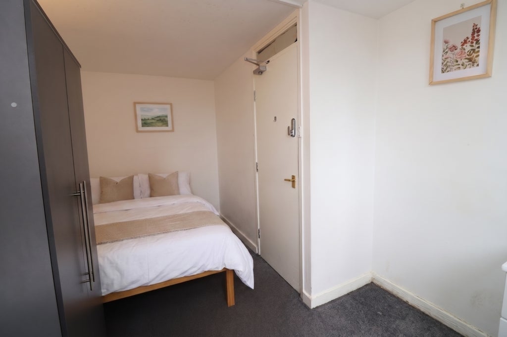 Room Globe Road in Greater London