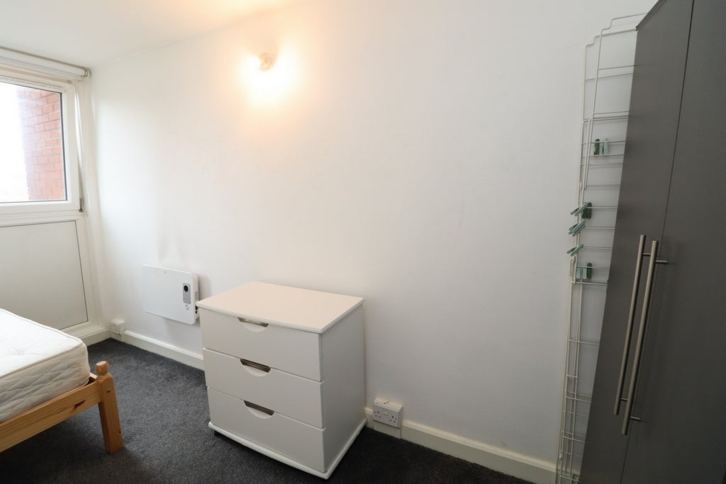 Room Globe Road in Greater London