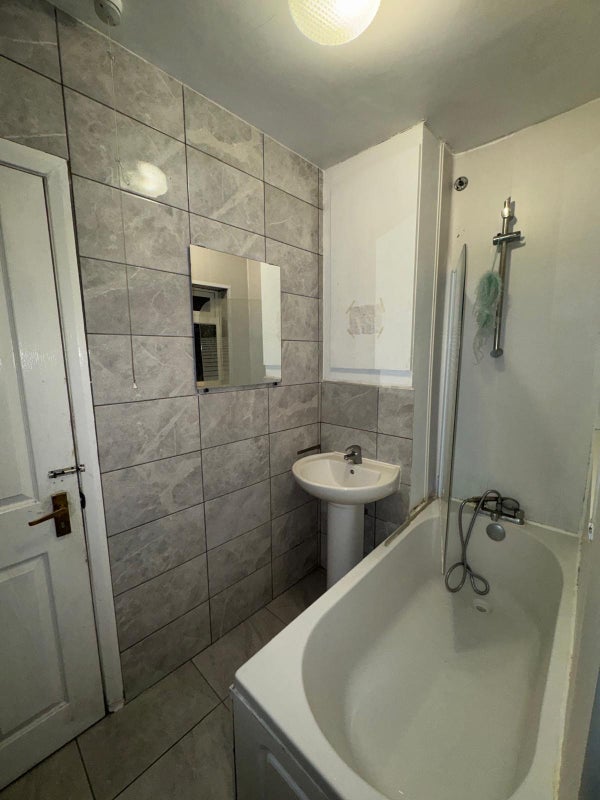 Room Sandringham Road in Greater London