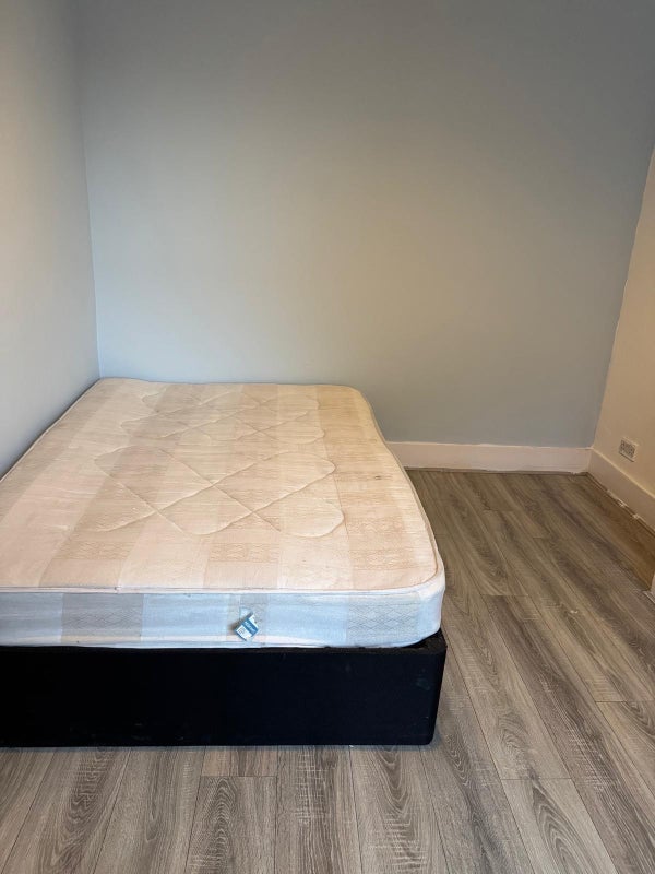 Room Sandringham Road in Greater London