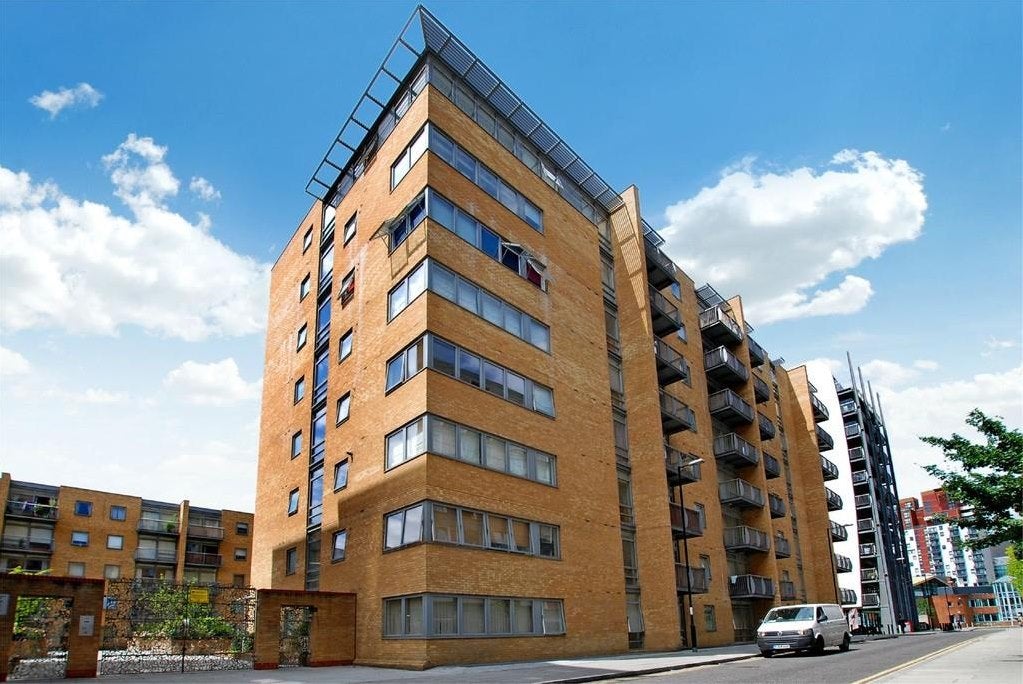 Flat Janet Street in Greater London