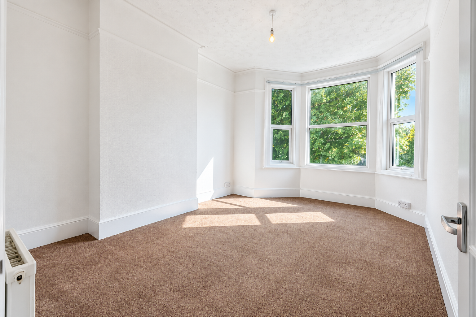 Flat Hillcrest Road in Southend-on-Sea