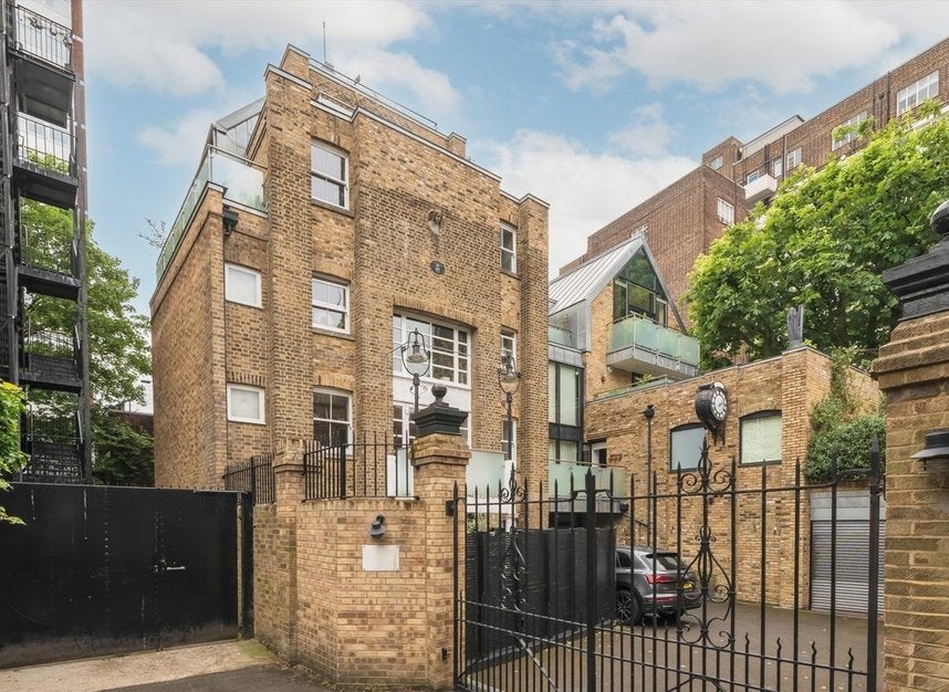 Flat Shepherds Bush Road in Greater London