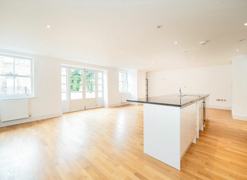 Flat Shepherds Bush Road in Greater London