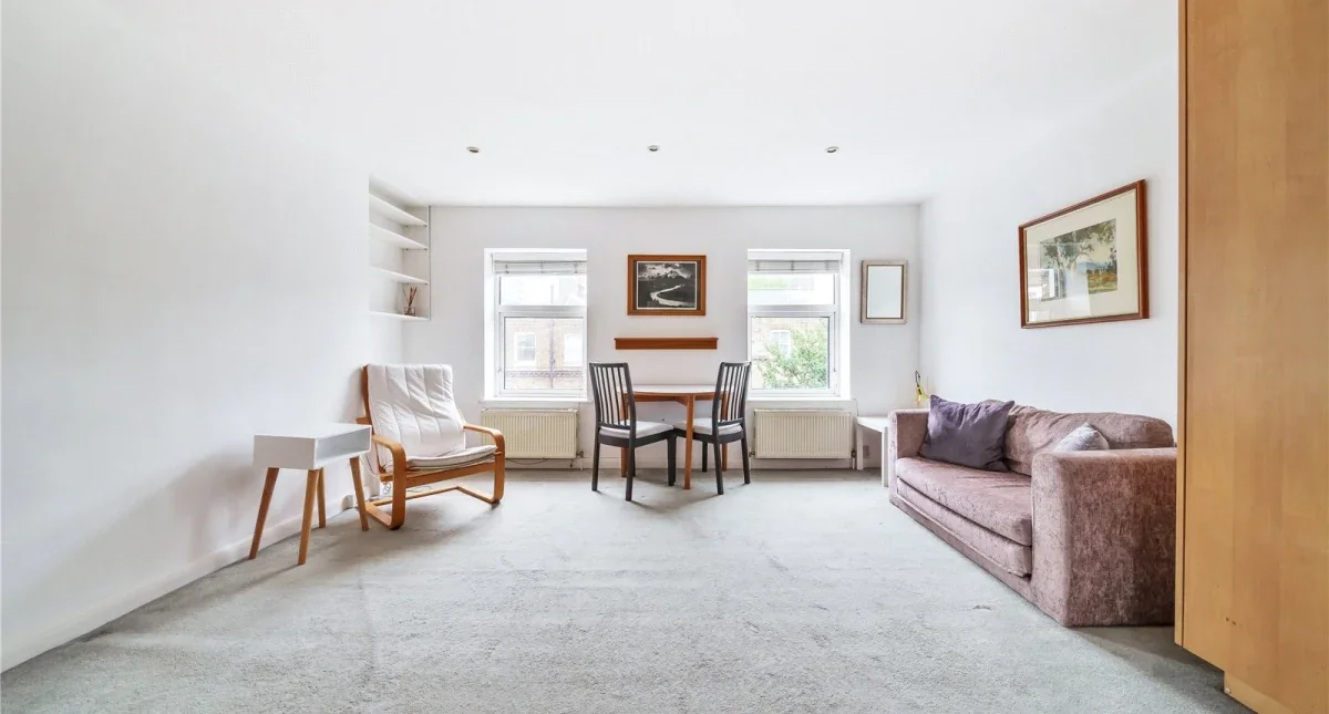 Flat Goodge Street in Greater London