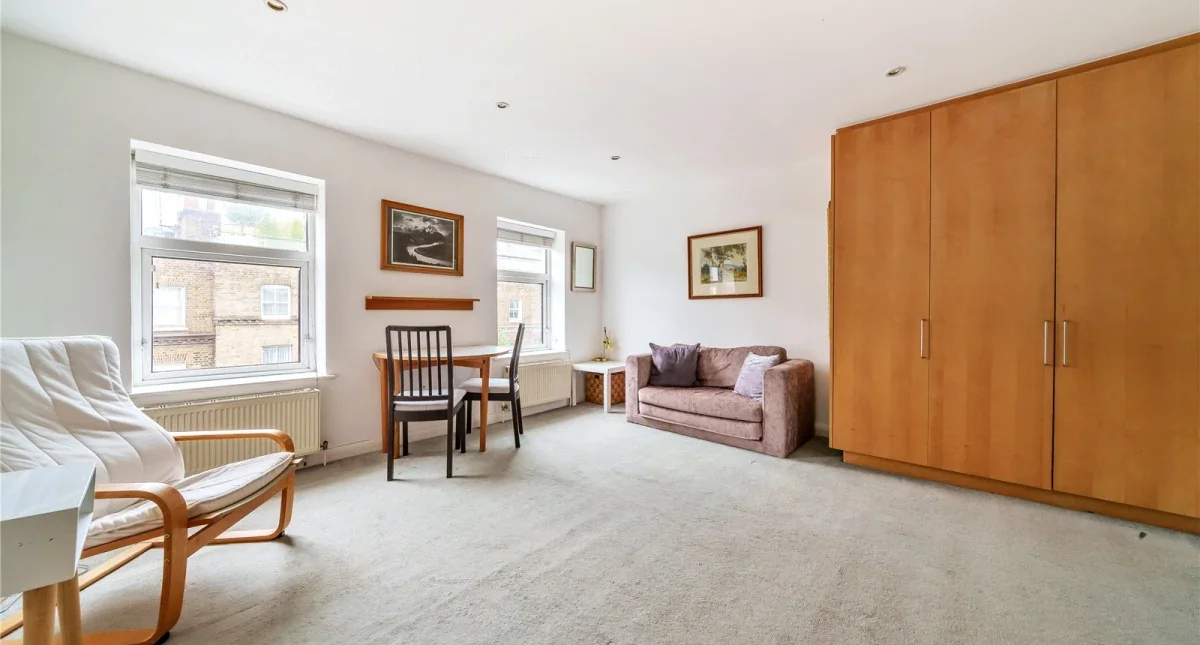 Flat Goodge Street in Greater London