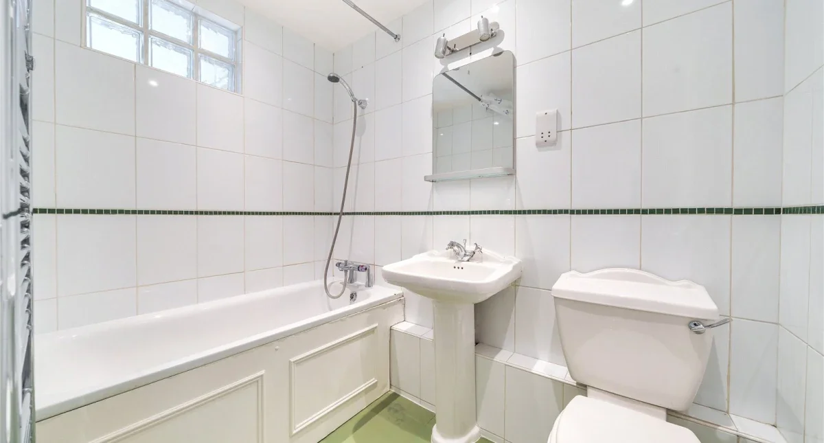 Flat Goodge Street in Greater London