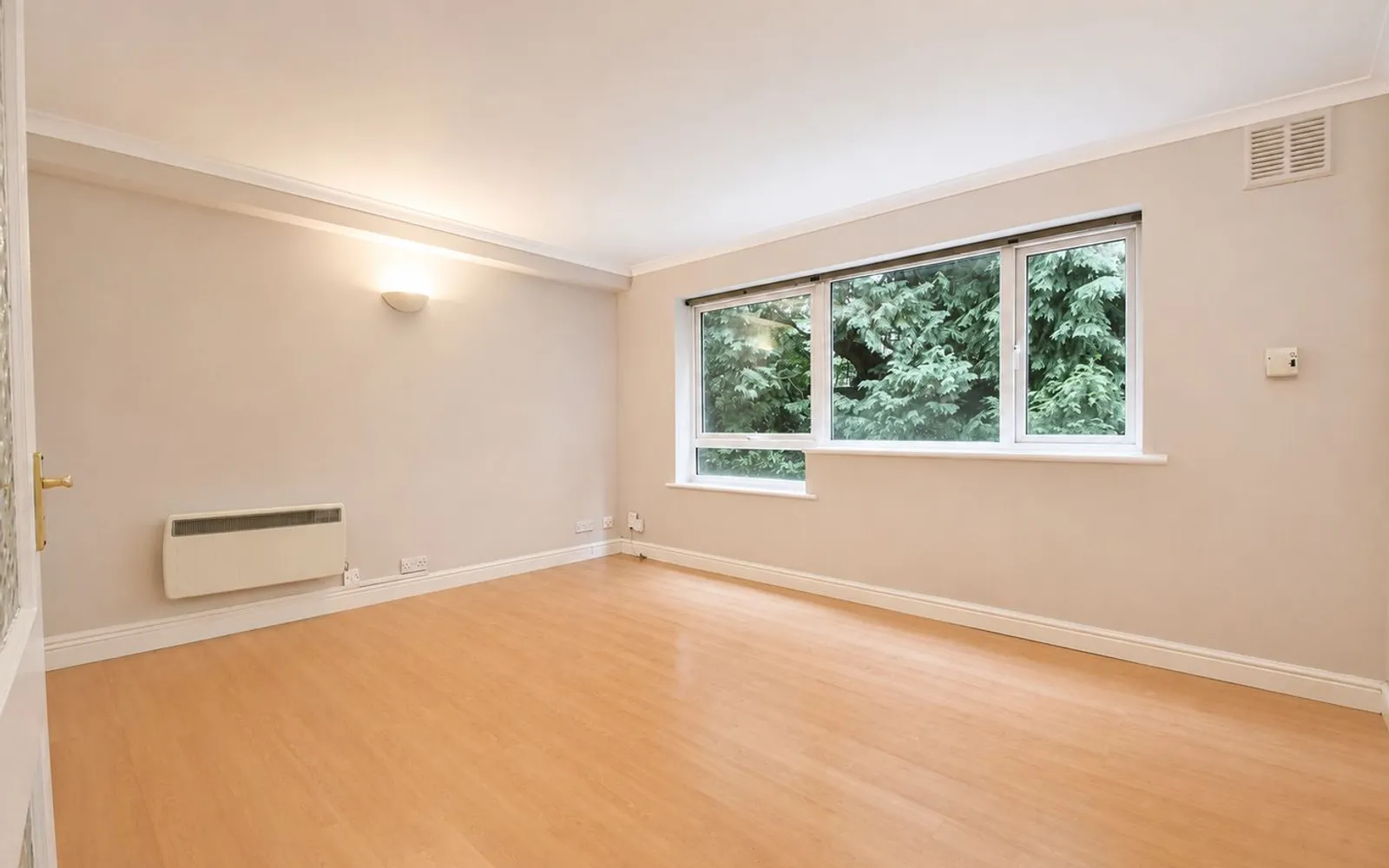 Flat Pine Grove in Elmbridge