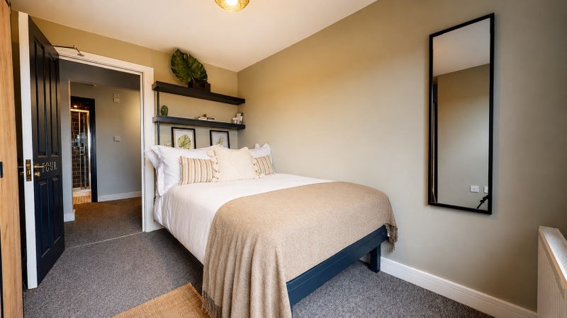Room Madeira Avenue in Greater London