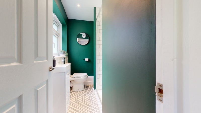 Room Madeira Avenue in Greater London