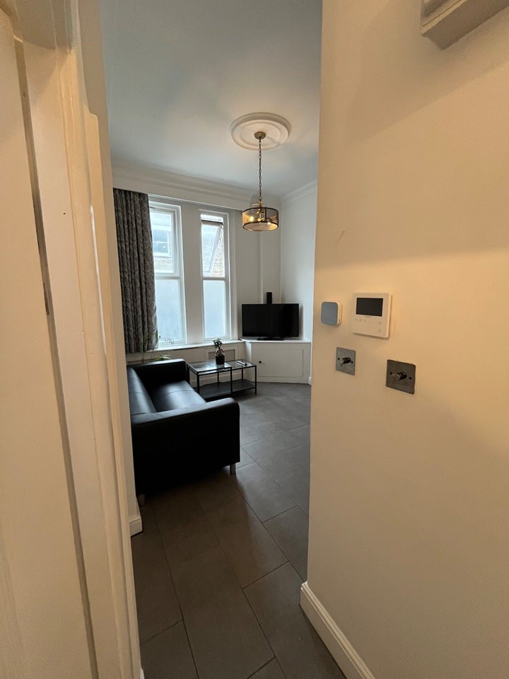 Flat Greyhound Road in Greater London