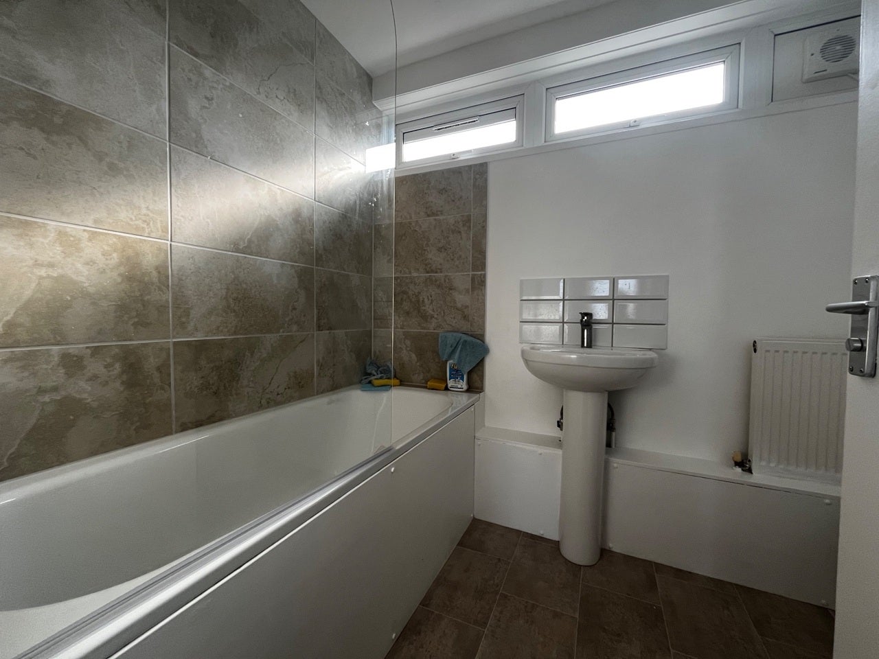 Room Culvert Road in Greater London
