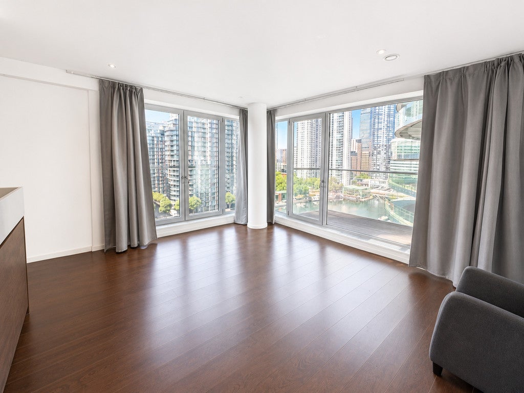 Flat Baltimore Wharf in Greater London