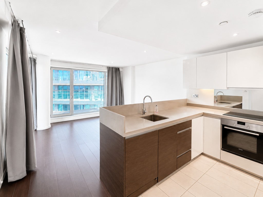 Flat Baltimore Wharf in Greater London