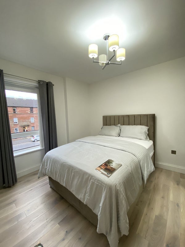 Room Dumbarton Road in Glasgow