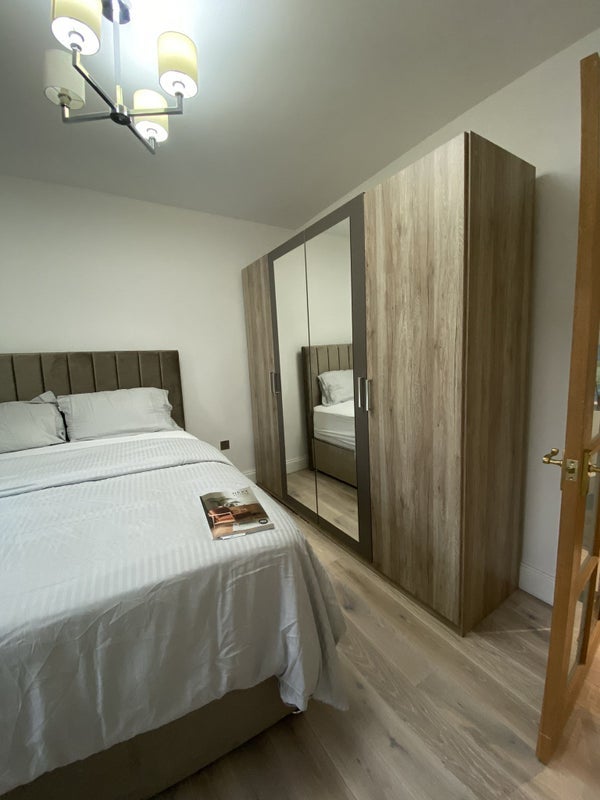 Room Dumbarton Road in Glasgow