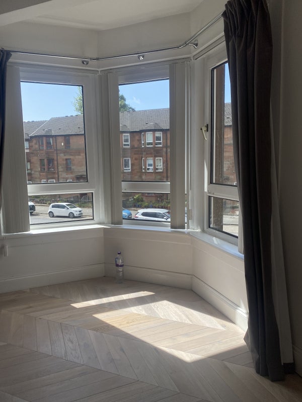 Room Dumbarton Road in Glasgow