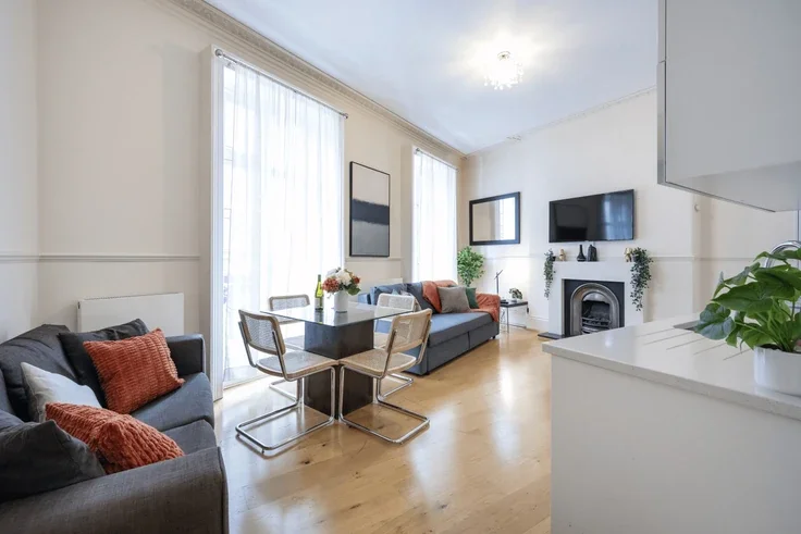 Flat Wellington Street in City of Westminster