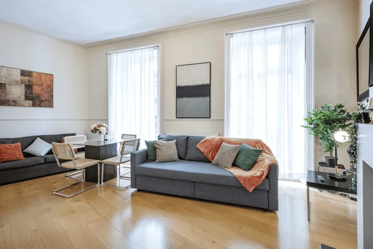 Flat Wellington Street in City of Westminster