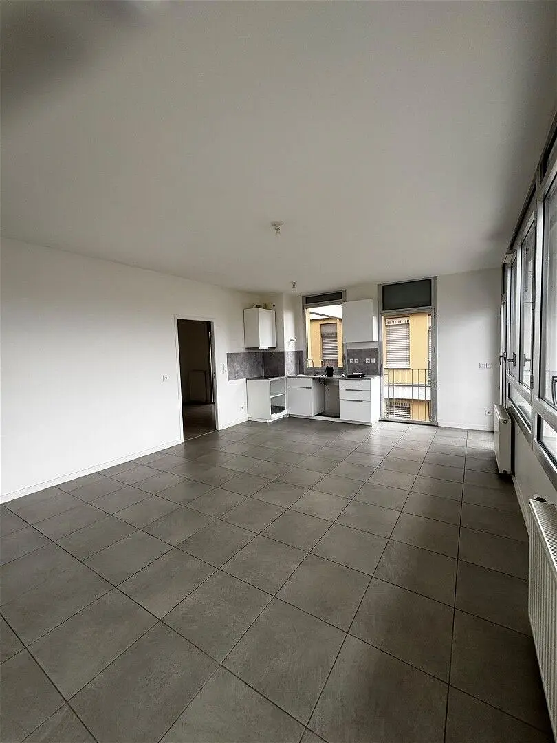 Flat Rue Léon Blum in Villeurbanne