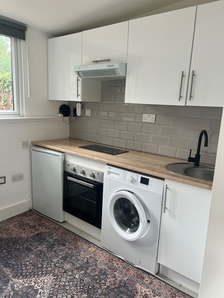 Room Chestnut Road in Greater London