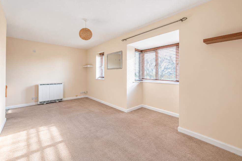 Flat Franklin Avenue in Slough