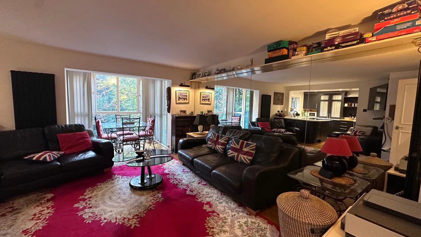 Flat Landons Close in Greater London